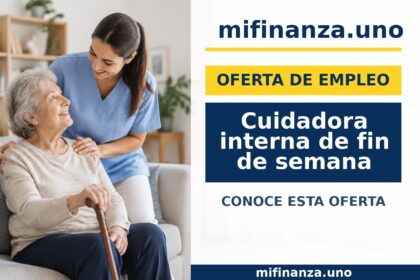 Cuidadora acompañando a una persona mayor en una vivienda
